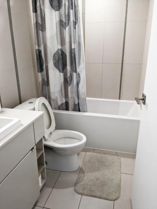 Comfortable Central Downtown Condo - Торонто Екстер'єр фото